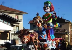 Il carro vincitore 'El circo loco' di Luserna San Giovanni 